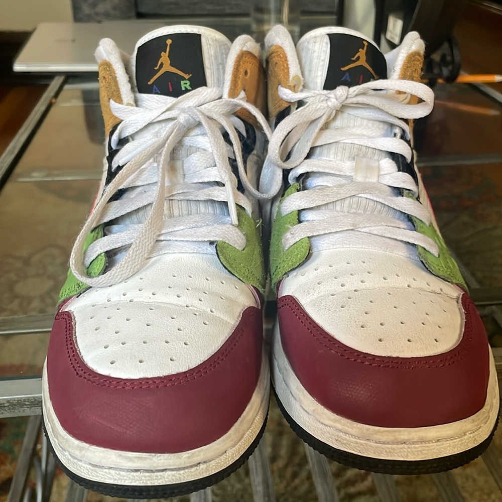 Size 6.5 in men colors, green, red, blue, and black (multi colored)